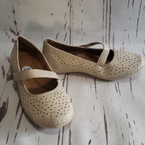 Beige Mary Jane New comfort loafers shoes 9.5W